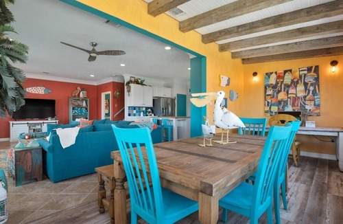 Crystal Beach House | The Lazy Lobster - Super cute, unobstructed front view of the beach!