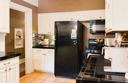 Monroe House | The Local is a cozy 2-bedroom house with tons of amenities in charming Monroe!