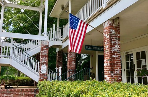 Wakefield Hotel | The Lodge at The Bluffs