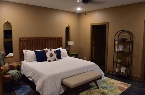 Pettaway House | The Lorax Lounge Welcomes You