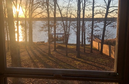 Laneville Cottage | The Lost Lake house! Cozy lake retreat on Lake Striker