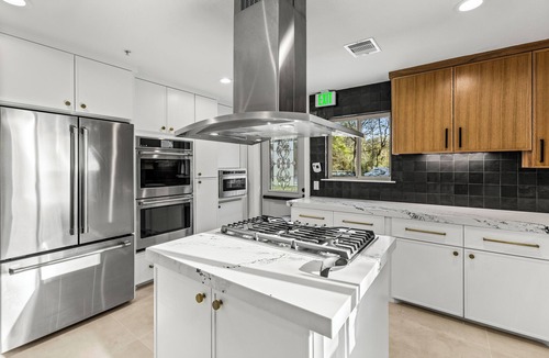 Magnolia Villa | The LUX at West Ln Event & Stay- Pool, Golf, Pickleball, Fire Pit, Gazebo & more