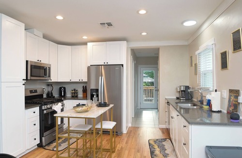 Near East Side House | The Marbled Speakeasy - Luxury Home w/backyard. 3 minutes to the Alamo!