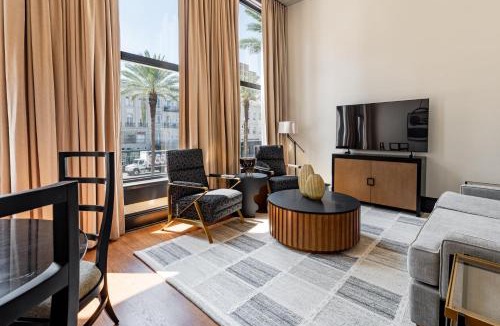 Central Business District Hotel | The Mayfair