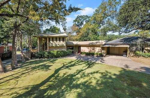 Mid City South House | The MCM House - Mid-Century Modern Gem with Heated Pool & Hot Tub - Sleeps 12