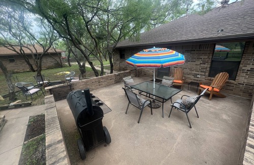 Potosi House | The Mesquite Retreat ~ Romantic ~ Secluded ~ Hot Tub ~ Fire Pit ~ Very Relaxing
