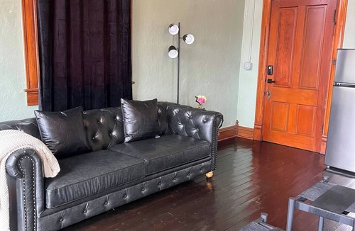 Marshall Apartment | THE MOST BEAUTIFUL SUITE IN HISTORICAL DOWNTOWN MARSHALL, WITH ALL THE AMENITIES