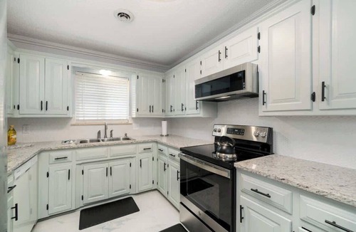 Fort Smith House | The Nest-Cozy 4BR in the heart of town w/fire pit