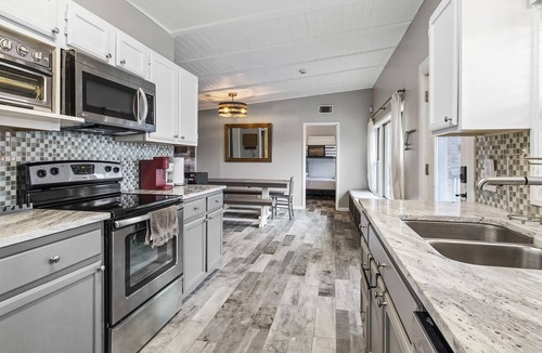 Lower Basin Lake Travis Cottage | The Oasis Corner Cottage at Lake Travis, 2 Bedroom, Private Deck and Patio