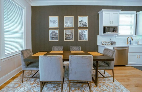 Dixon House | The "Old Fashioned" Luxe Cottage