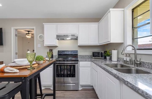 Carlyss Apartment | The Patch 4 - 1BR Apartment - Near Casinos & Plants