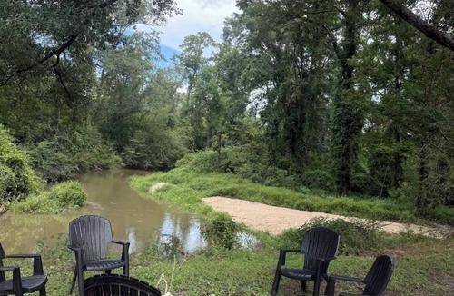 Fluker House | The Pines Retreat - Rustic Modern Camp with WIFI! Pet Friendly!