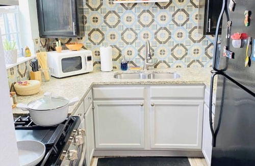Mahncke Park Apartment | The Play & Stay Escape-Charming 2-bedroom apartment in the heart of San Antonio.