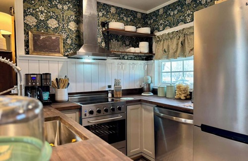 Breckenridge Cottage | The Prairie House at the Winery - CC Farms