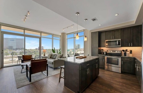 North Dallas Apartment | The Preston Beauty I Premium 2BR in Dallas
