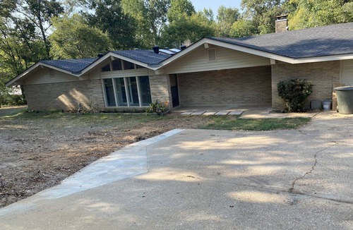 Lincoln Parish House | THE RESORT Stunning mid century house beautifully decorated Extremely large lot