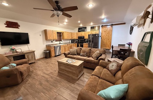 Centerville House | The Rose Creek Cottage, at base of Petit Jean Mountain sleeps 4