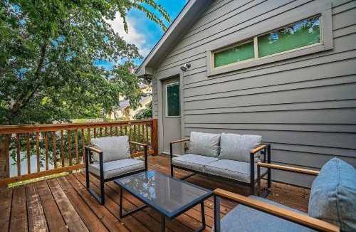 Foster Heights House | The Rosewood Retreat 6BR's HotTub DogFriendly