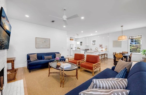 Kingsland House | The Snug- Lakefront house, water toys, & boat dock