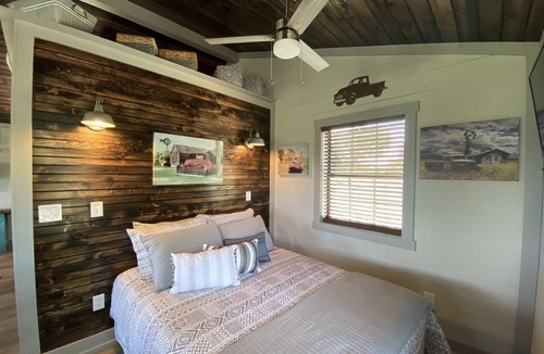 Caldwell Other | The Stablehouse at Copperas Creek - A Fully Renovated Relaxing Retreat