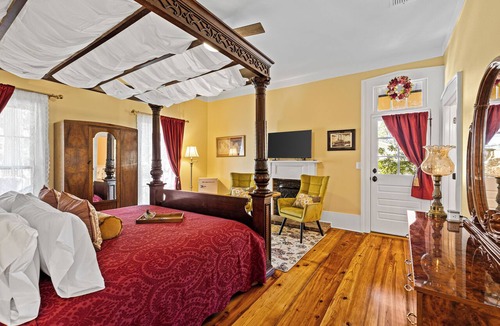 Jefferson Bed & Breakfast | The Steamboat Inn