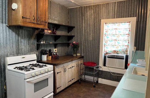 Hunt House | The Stone House has it all: nostalgia, adventure, modern comfort and serenity.