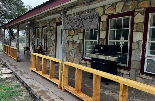 Hunt House | The Stone House has it all: nostalgia, adventure, modern comfort and serenity.