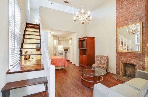 New Orleans Hotel | The Suite Life - 6BR, 4BA, 10 beds, sleeps 20 - Tour Discounts - French Quarter