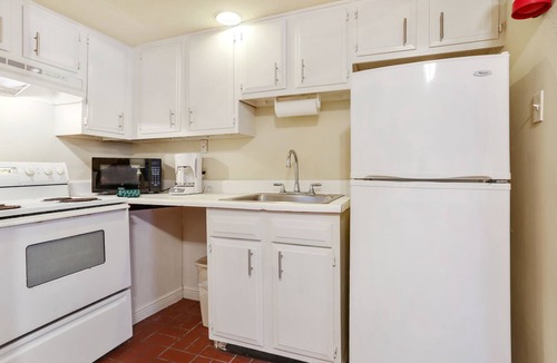 New Orleans Hotel | The Suite Life - 6BR, 4BA, 10 beds, sleeps 20 - Tour Discounts - French Quarter