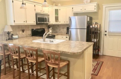 Llano House | The Sunday House -Adorable Hill Country Cottage - Llano River, Shopping, Sights