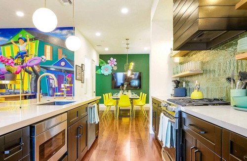 Faubourg Lafayette Hotel | The Syd | Mardi Gras Magic | Heated Pool & Oasis
