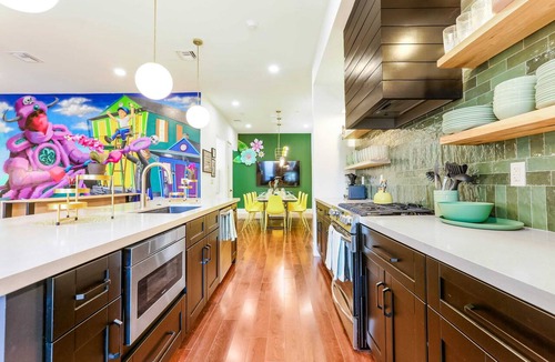 Faubourg Lafayette Hotel | The Syd | Mardi Gras Magic | Heated Pool & Oasis