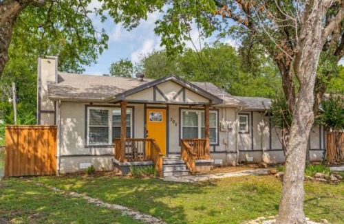 Roanoke House | The Texas Get-Away