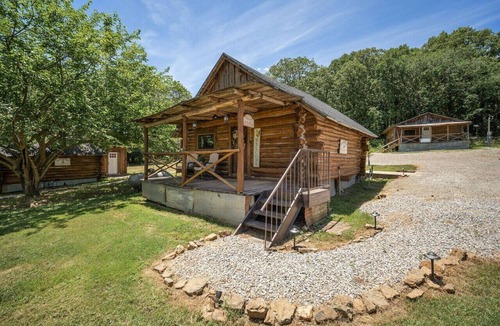 Rudy Cabin | The Velvet Rooster – Cozy Cabin Stay with Pasture Views & Modern Comforts