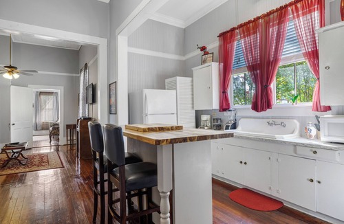 New Iberia House | The Victorian Secret - St. Peter House - Downtown, Entire House! New Reno!