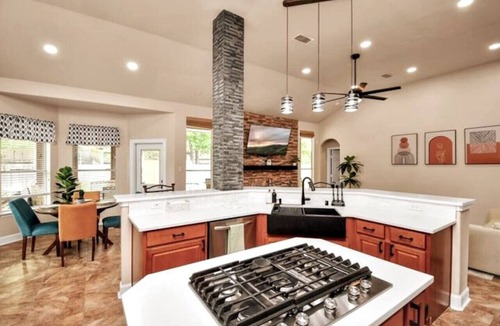 College Park House | The Woodlands Escape with Heated Pool and Game Room