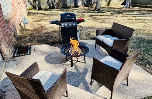 Panther Creek House | The Woodlands House 3 Bed, 2 Baths, FREE Parking Garage, Baby Crib, Office, WiFi