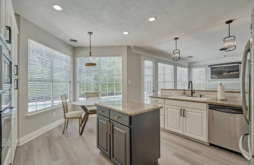 The Woodlands House | The Woodlands Luxury 4BR/3Bath with Heated Pool and Spa