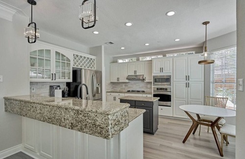 The Woodlands House | The Woodlands Luxury 4BR/3Bath with Heated Pool and Spa