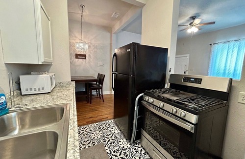 Government Hill Apartment | This duplex is a 1 bedroom(s), 1 bathrooms, located in San Antonio, TX.