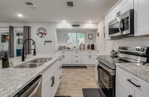Wetmore House | This house is a 3 bedroom(s), 2.5 bathrooms, located in San Antonio, TX.