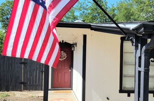 Southside House | This is a cozy Military/USA themed home by Lackland AFB . 4 Bedroom, 1 Bath.