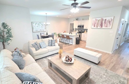 Highlands - Perkins Villa | Tiger Tracks Townhome Stay in Baton Rouge - BC1009