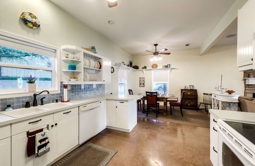 Bridgeport House | Time to Relax! Waterfront! Unbelievable sunrise!