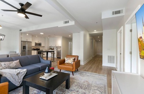 Central Business District Hotel | Timeless Elegance: 4BR Luxury Condo in New Orleans