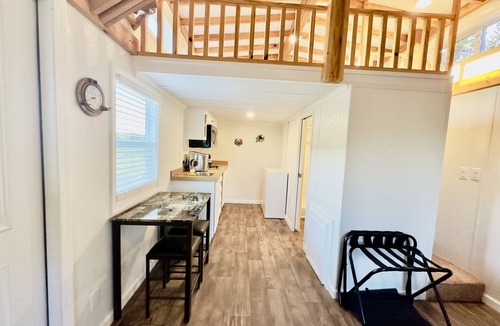 Rockport Cottage | Tiny home for 4 in Rockport: 830-2