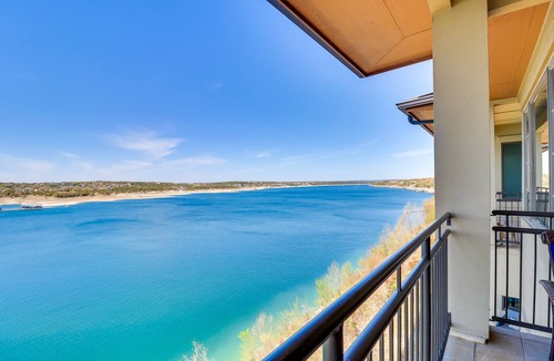Lakeway Condo | Top-Floor Lake-View Condo w/Boat Dock Access