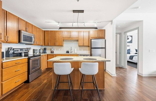 Downtown Dallas Apartment | Top of Dallas | 30th Fl | King + Pool + Gym