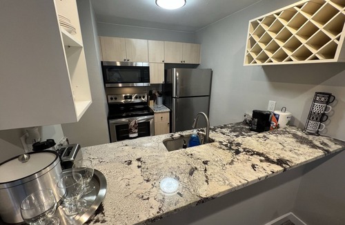 Knox - Henderson Condo | ★ Top Rated - Knox Henderson Hot Spot, Corporate Condo ★
