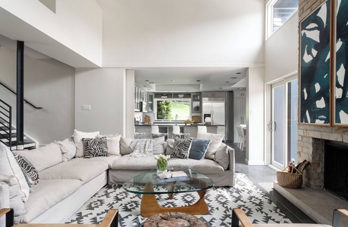 Austin House | Toro Canyon | 10-15 min to Austin | Heated/Cooled Pool + Hot Tub | Game Room